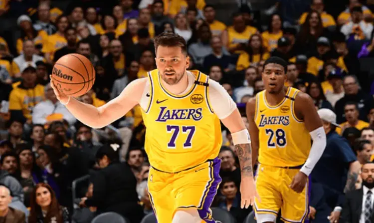 开云彩票 -东契奇意外战胜中国队，比赛局势复杂引爆全场！(东契奇比赛集锦)