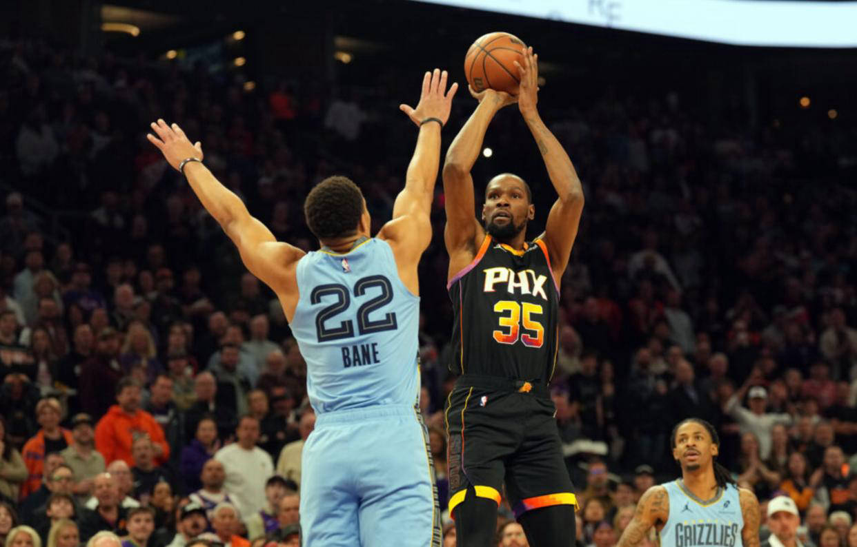 开云电子游戏 -杜兰特意外战胜篮网，领先优势明显引爆全场！(杜兰特复出33分篮网轻取太阳)