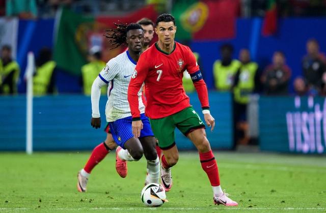 开云真人体育娱乐 -姆巴佩焦点对战，Rookie与40激战雄鹿分钟，爆冷胜负难料！(姆巴佩精彩运球集锦)