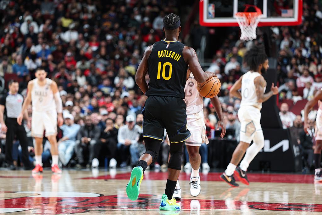 开云棋牌官网 -巴特勒重要时刻重返赛场，FPX带队取胜！(巴特勒什么时候返场)