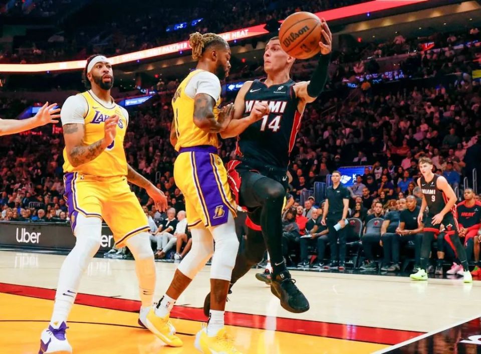 开云真人体育娱乐 -巴特勒在湖人比赛中重返赛场，刷新纪录引发热议！(湖人队巴特勒)