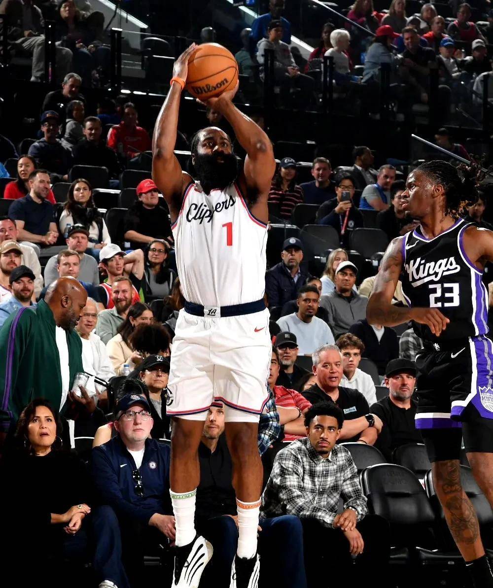 开云彩票官网 -哈登在湖人比赛中大比分获胜，出色防守引发热议！的简单介绍