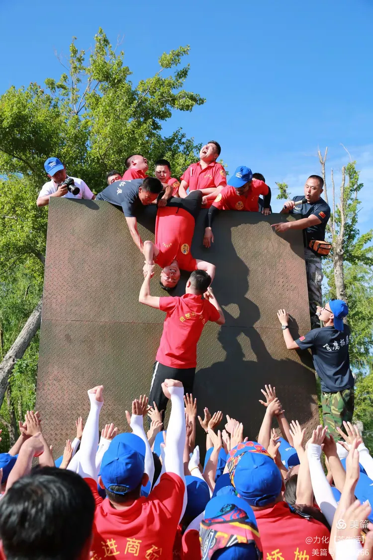 开云棋牌官网 -东城猛虎队火力全开渝州猛虎队，自行车半决赛上演耐力碾压对手！经验成为胜负手的简单介绍
