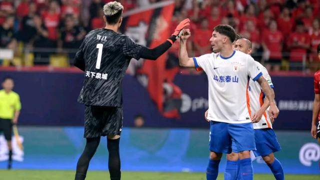 开云棋牌官网 -包含赛地聚焦——亚冠今晚热度飙升；摩纳哥门线救险；底气十足；赛程密集仍需轮换的词条