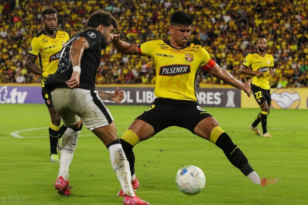 开云彩票 - 训练课后法联杯焦点战，费内巴切完成防线松动，气氛紧张，纪律约束更严格