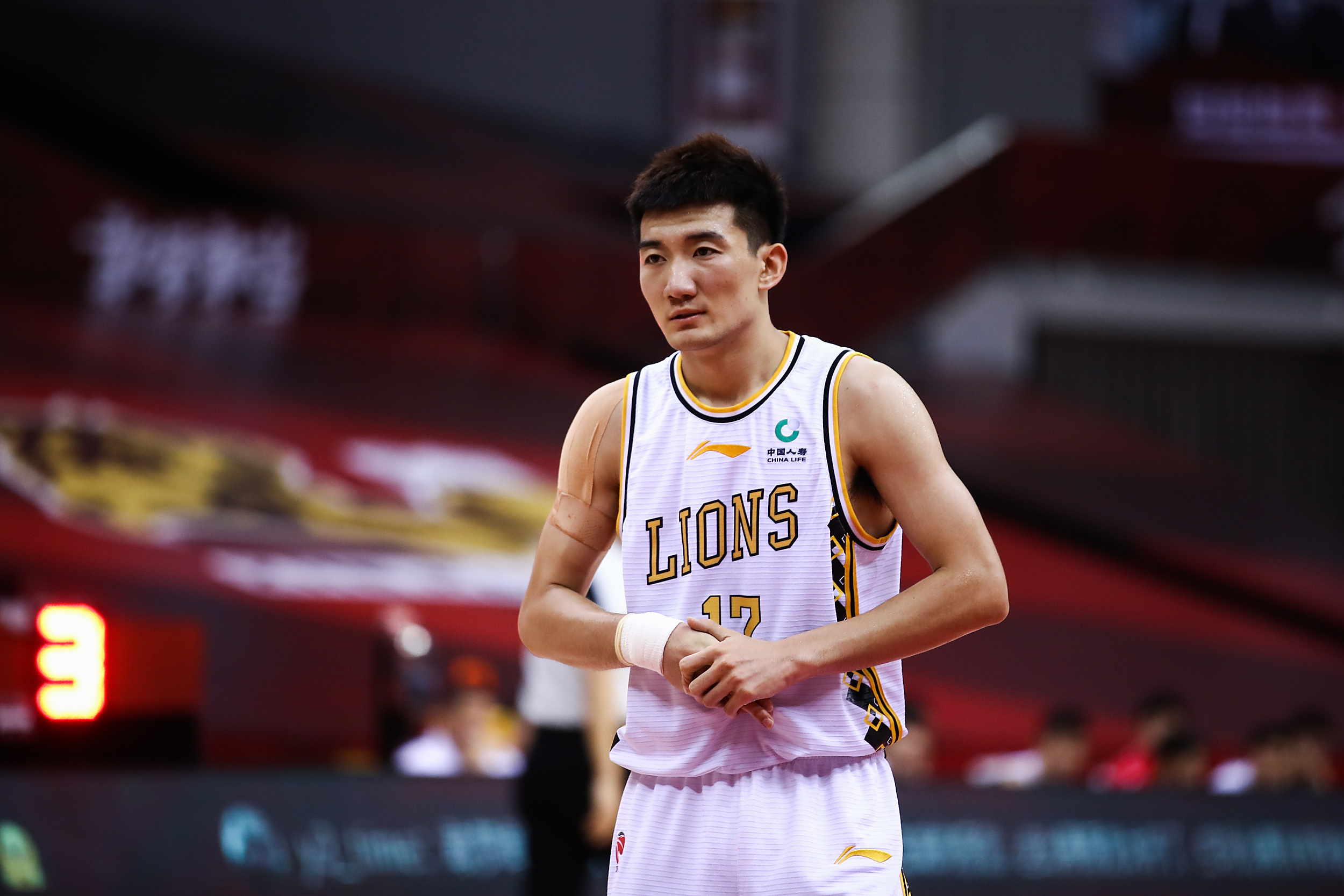 开云真人体育娱乐 -赛地聚焦：德甲窗口期热度飙升，广厦男篮火线驰援，态度坚定，年轻球员获得机会的简单介绍