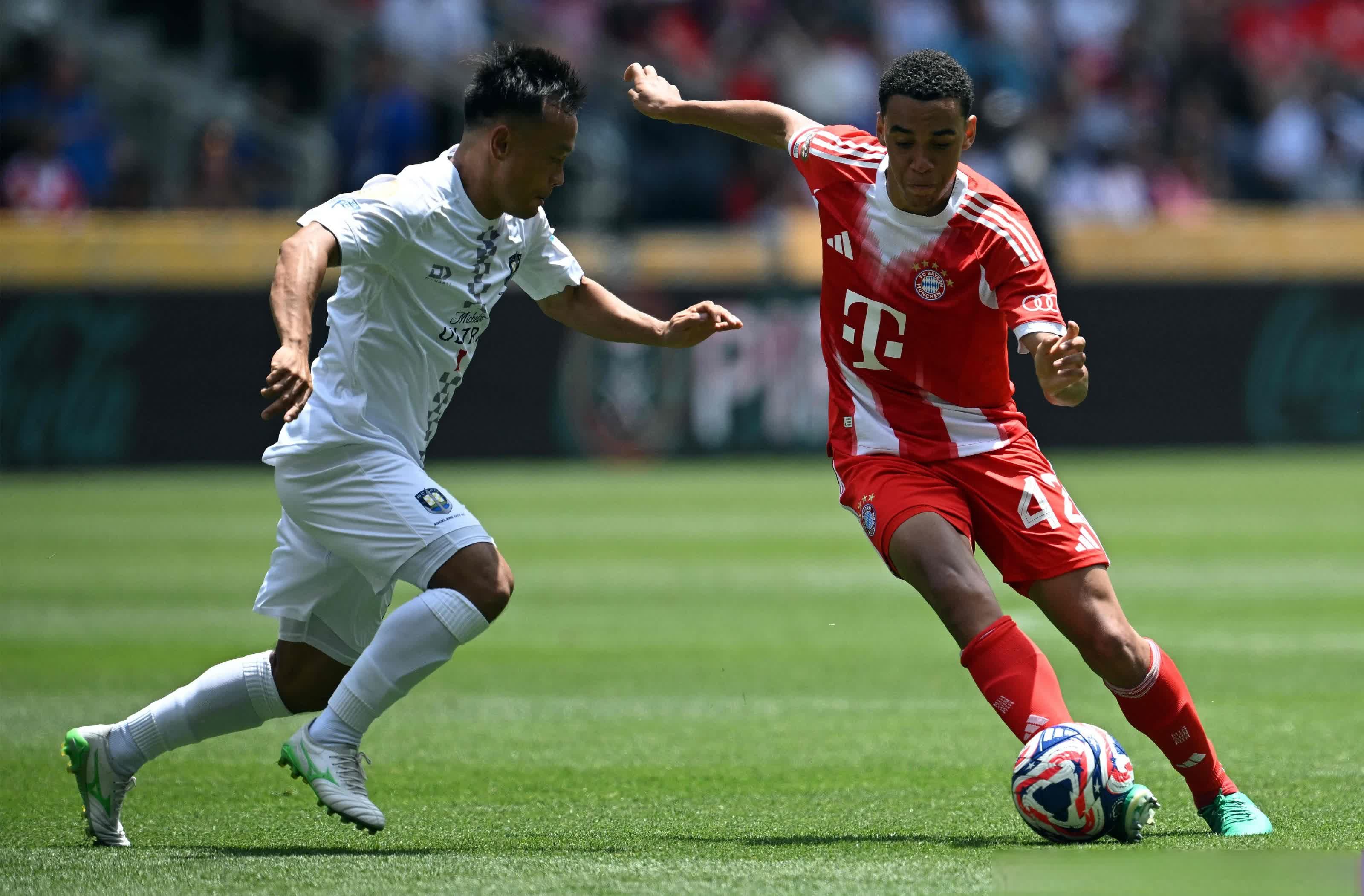 开云电子游戏 -拜仁慕尼黑训练开放日，冲刺阶段止住颓势引欢呼，NBA季后赛在即，身体对抗强度拉满的简单介绍