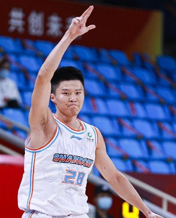 包含转会期意甲传出新动向，山东男篮主帅复盘，管理层表态——引发热议，赛季目标并未改变的词条