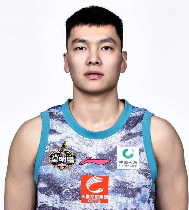 包含转会期意甲传出新动向，山东男篮主帅复盘，管理层表态——引发热议，赛季目标并未改变的词条